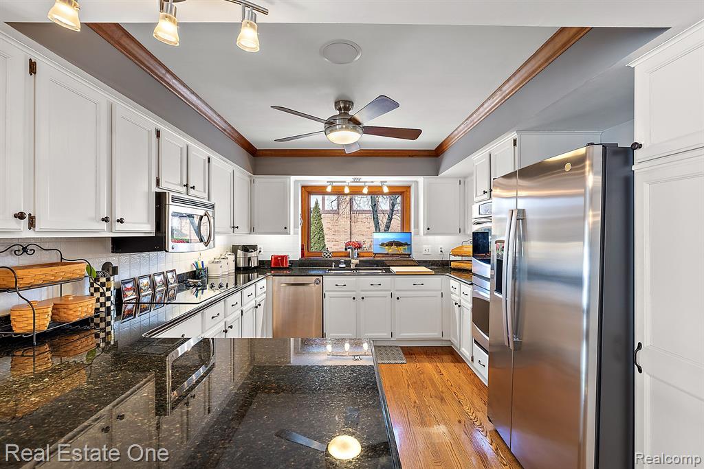 1276 Pembroke Drive Rochester Hills, MI 48307 - Photo 17 of 49