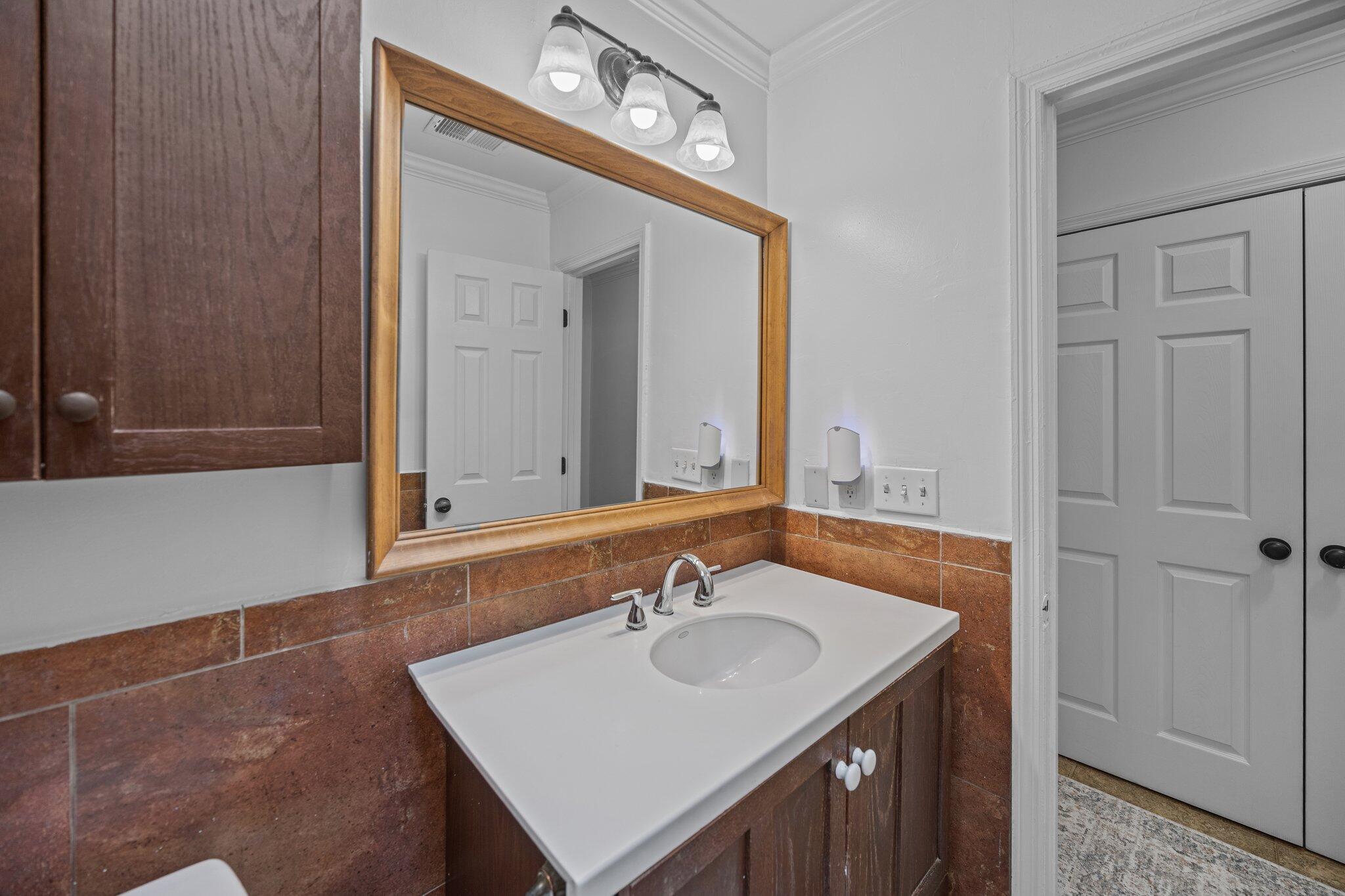 11 America Street Charleston, SC 29403 - Photo 21 of 27 Upstairs Bathroom Sink