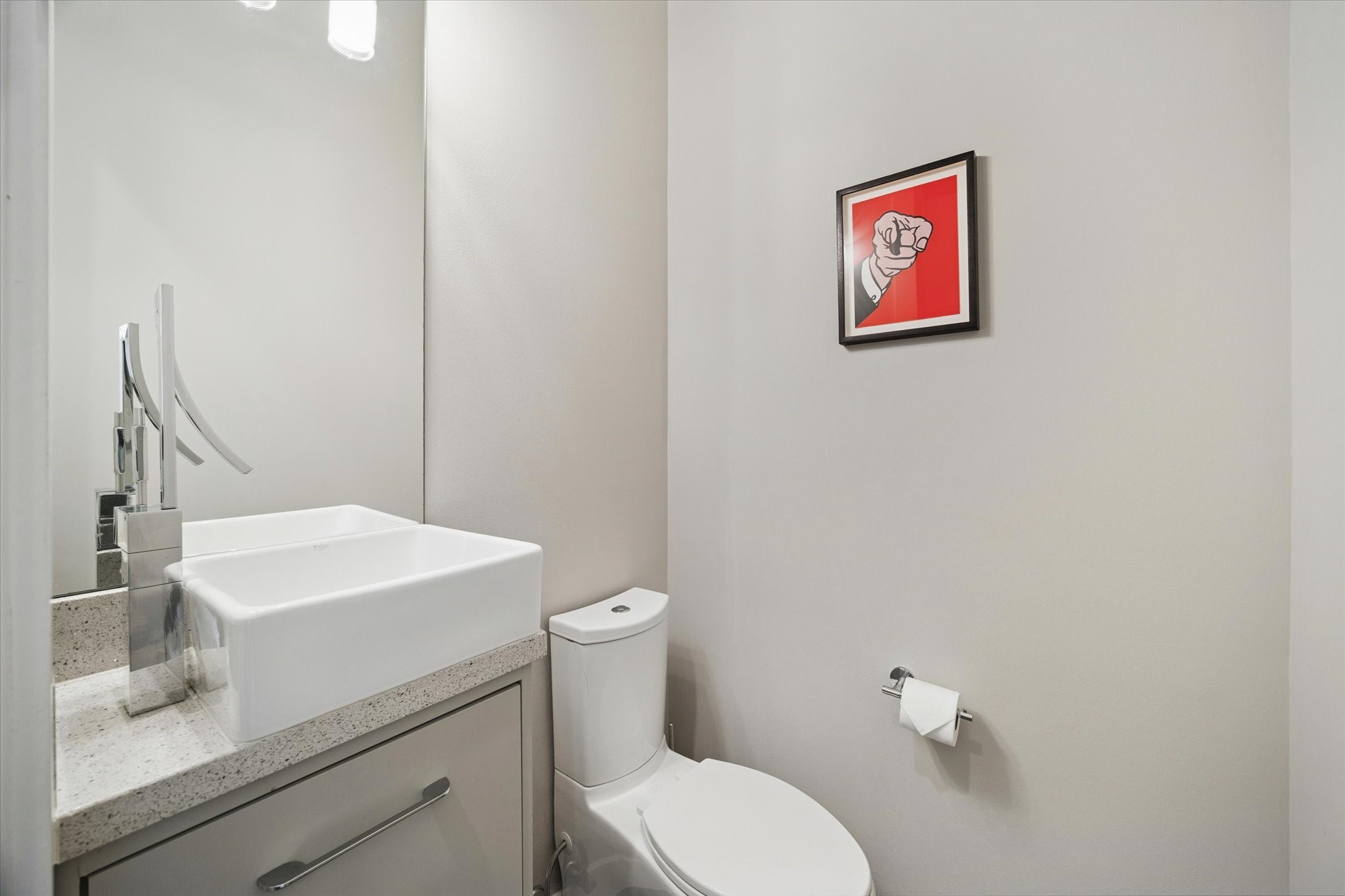 6504 Rodrigo Street, Unit B Houston, TX 77007 - Photo 14 of 29 Bright powder room for your guests.