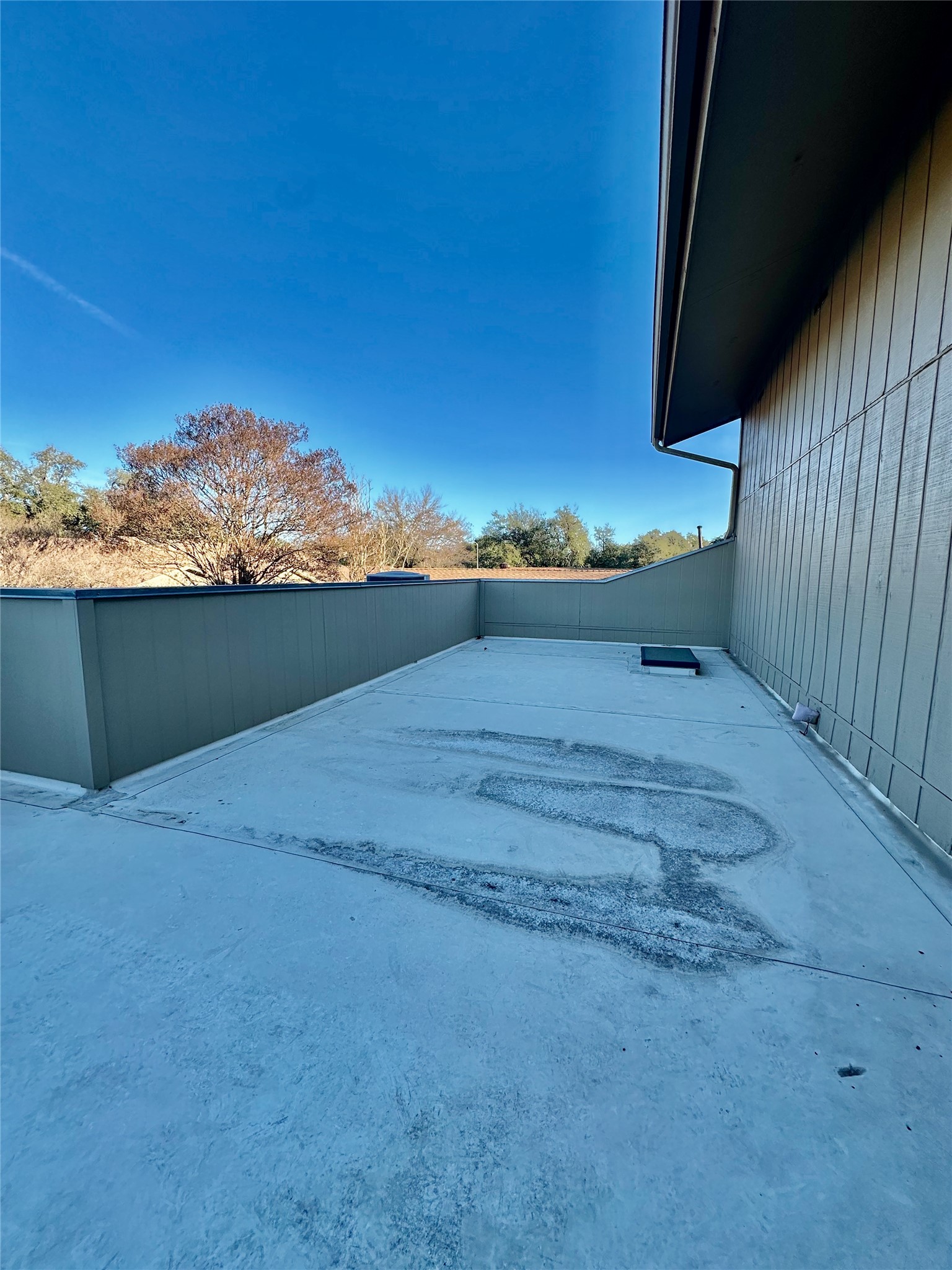 8111 Middle Court Austin, TX 78759 - Photo 36 of 38 Upstairs patio without staging