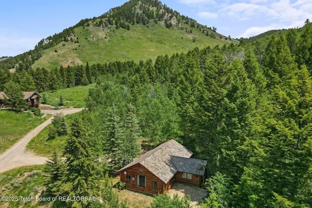 $2,250,000 | 2350 East Apache Road, Jackson, WY 83001