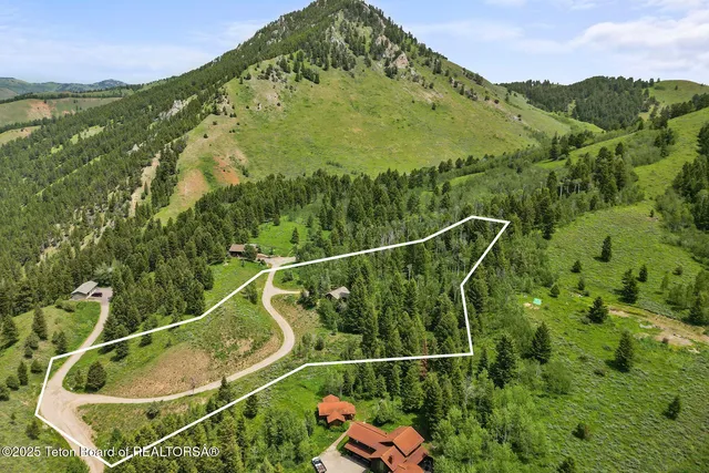 $2,250,000 | 2350 East Apache Road, Jackson, WY 83001