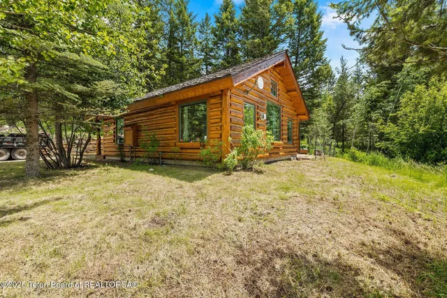 $2,250,000 | 2350 East Apache Road, Jackson, WY 83001