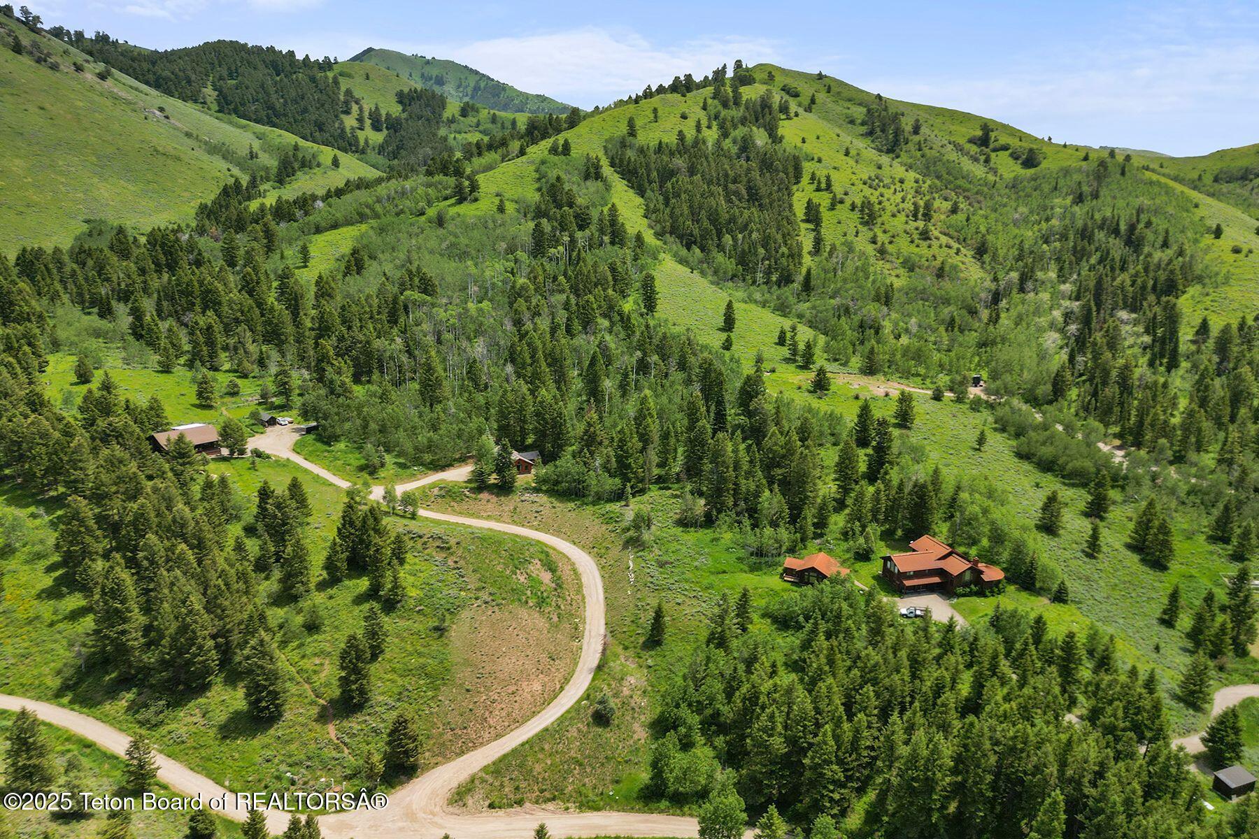 2350 East Apache Road Jackson, WY 83001 - Photo 4 of 24 photo_online_017