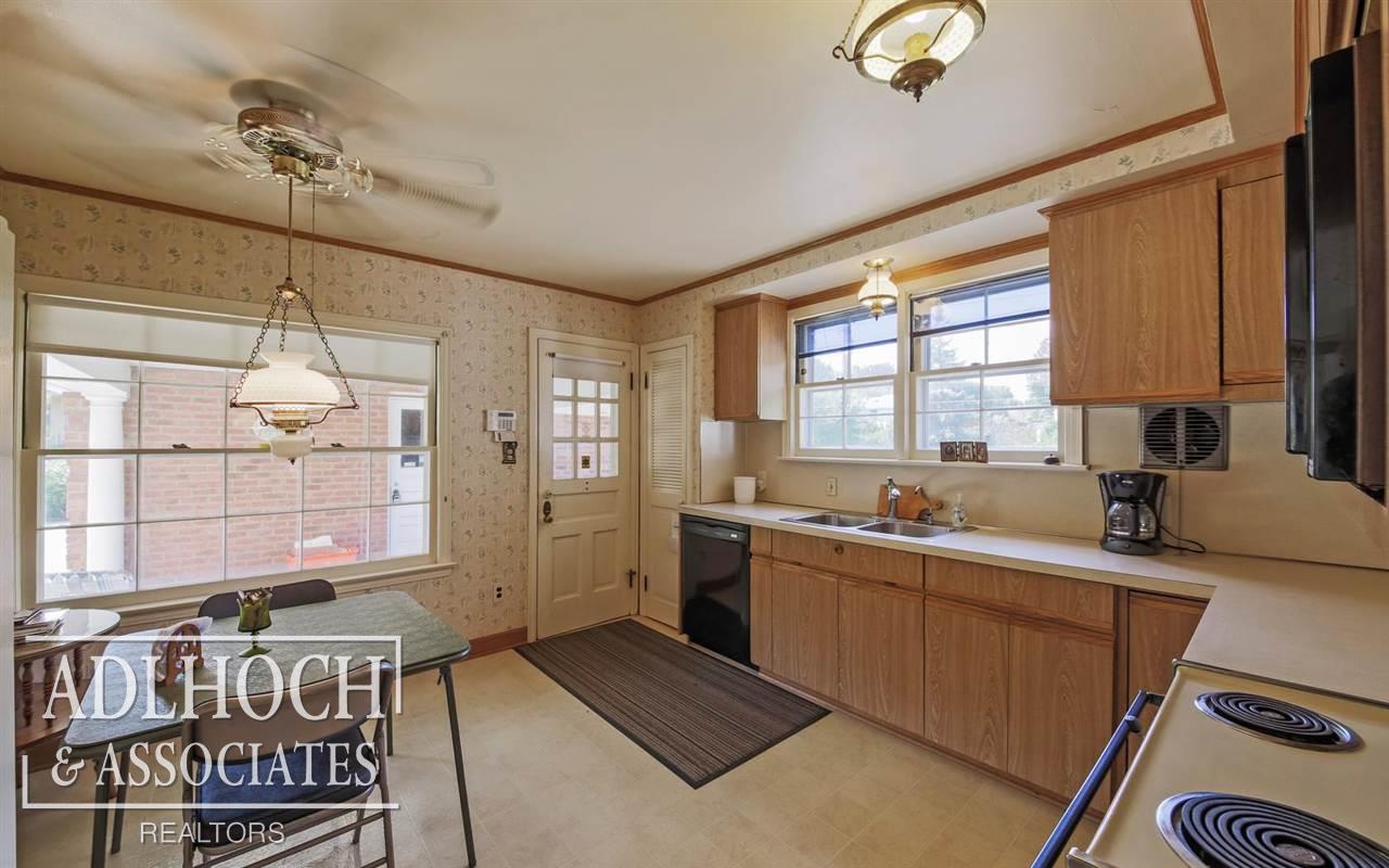 1047 Devonshire Road Grosse Pointe Park, MI 48230 - Photo 17 of 33