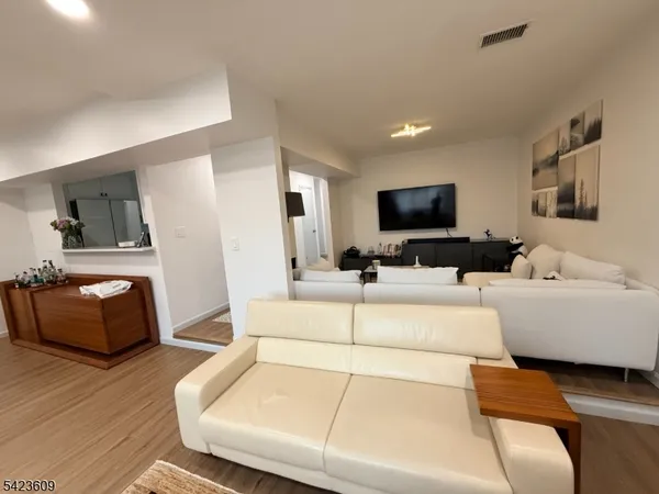 $4,300 | 22 Castle Ridge Drive, Unit 22, East Hanover, NJ 07936