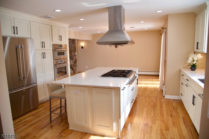 2 Edith Court East Hanover, NJ 07936 - Photo 13 of 46