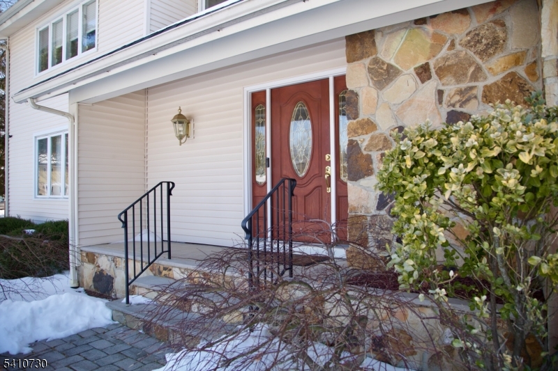 2 Edith Court East Hanover, NJ 07936 - Photo 4 of 46