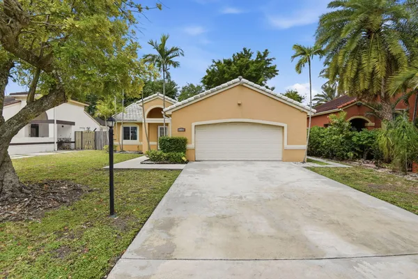 $549,900 | 7350 Southwest 161st Place, Miami, FL 33193