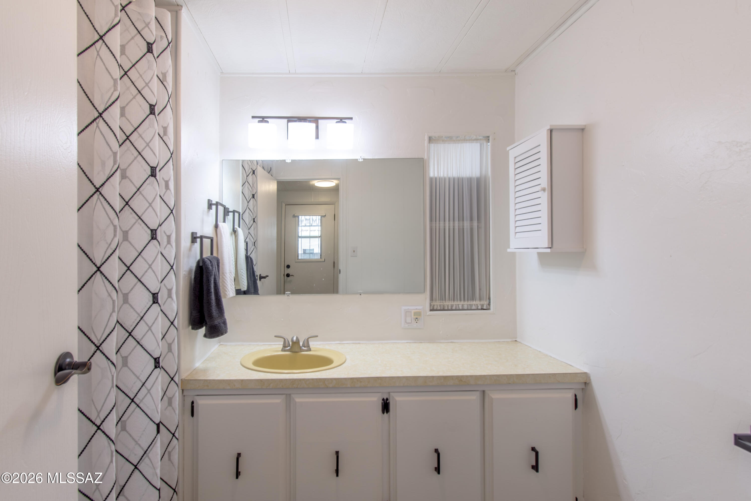 4550 North Flowing Wells Road, Unit 155 Tucson, AZ 85705 - Photo 21 of 40 a bathroom with a sink and a mirror