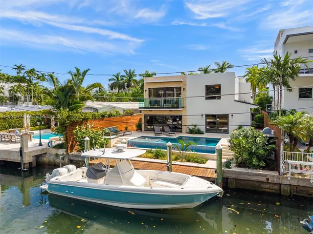 $7,500,000 | 1815 Fairhaven Place, Miami, FL 33133