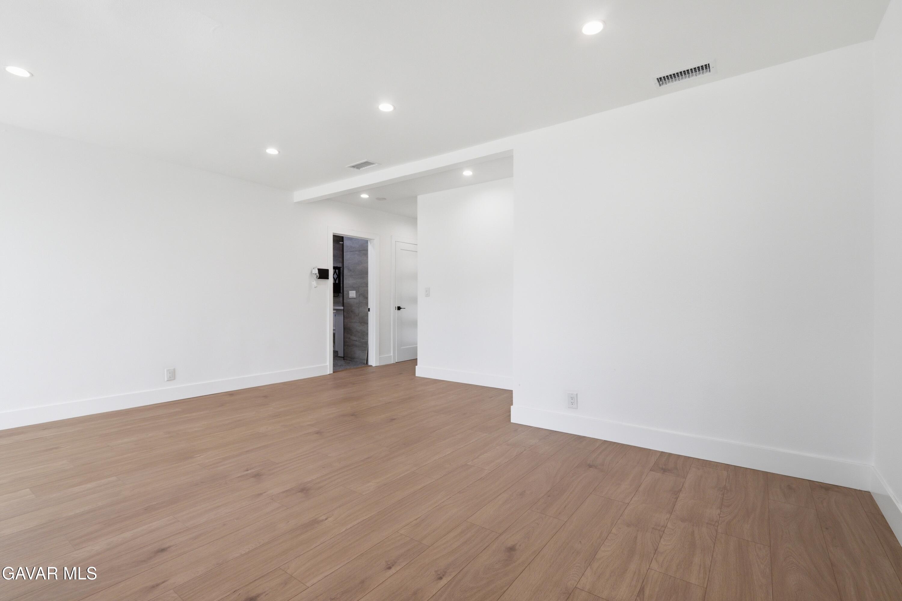 9841 Stanwin Avenue Arleta, CA 91331 - Photo 3 of 16 4-print-IMG_1138