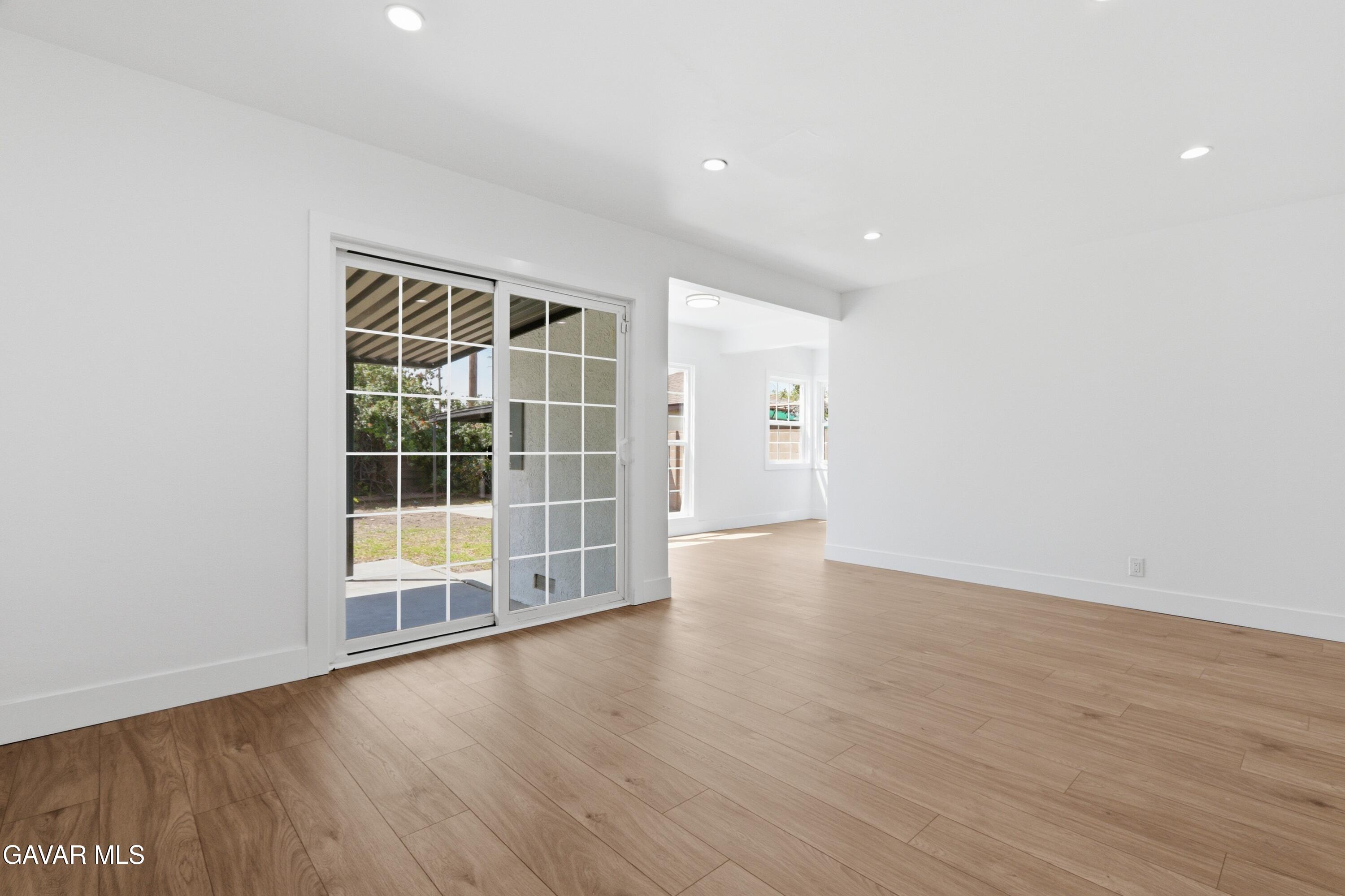 9841 Stanwin Avenue Arleta, CA 91331 - Photo 4 of 16 5-print-IMG_1141