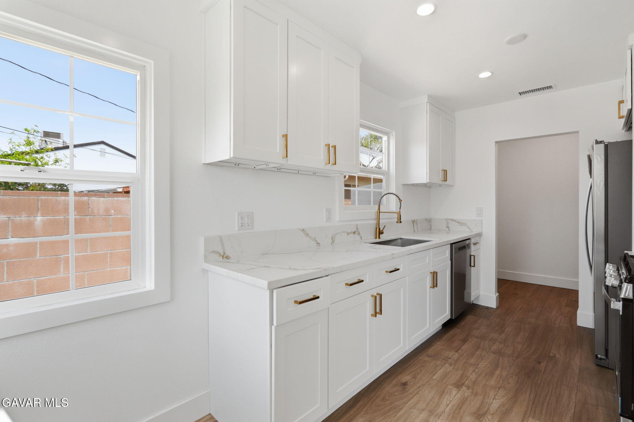 9841 Stanwin Avenue Arleta, CA 91331 - Photo 8 of 16 7-web-or-mls-IMG_1147