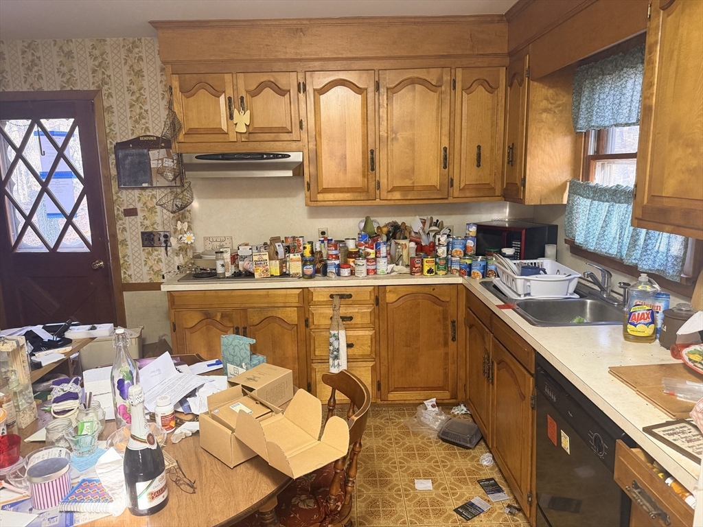 8 Molloy Road Georgetown, MA 01833 - Photo 5 of 16