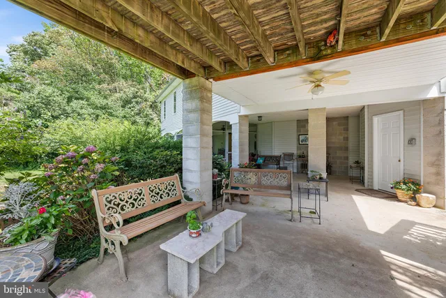 a view of a lake in middle of the house