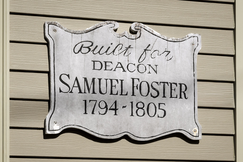 176 Hale Street Beverly, MA 01915 - Photo 40 of 41 a close up of a street sign