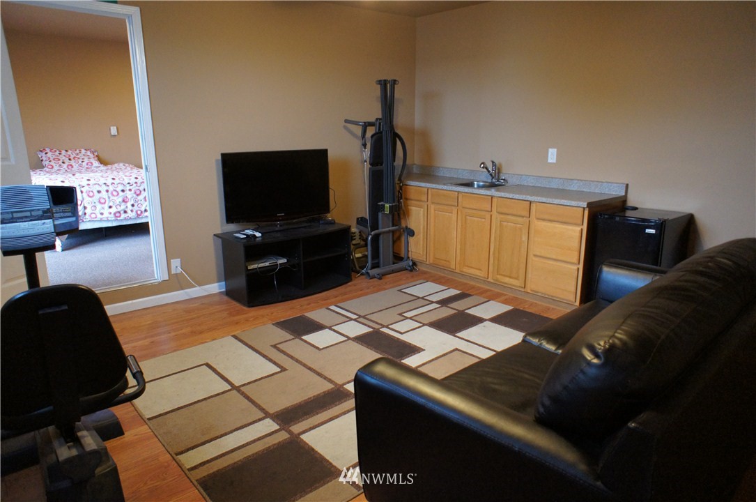 4181 Erlands Point Road Northwest Bremerton, WA 98312 - Photo 6 of 15 Gallery Image 6