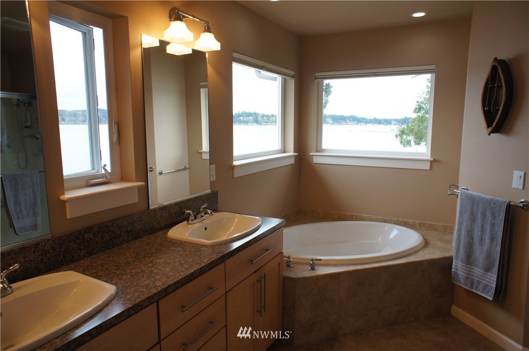 4181 Erlands Point Road Northwest Bremerton, WA 98312 - Photo 7 of 15 Gallery Image 7