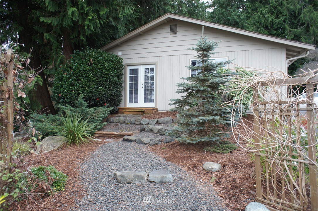 4181 Erlands Point Road Northwest Bremerton, WA 98312 - Photo 9 of 15 Gallery Image 9