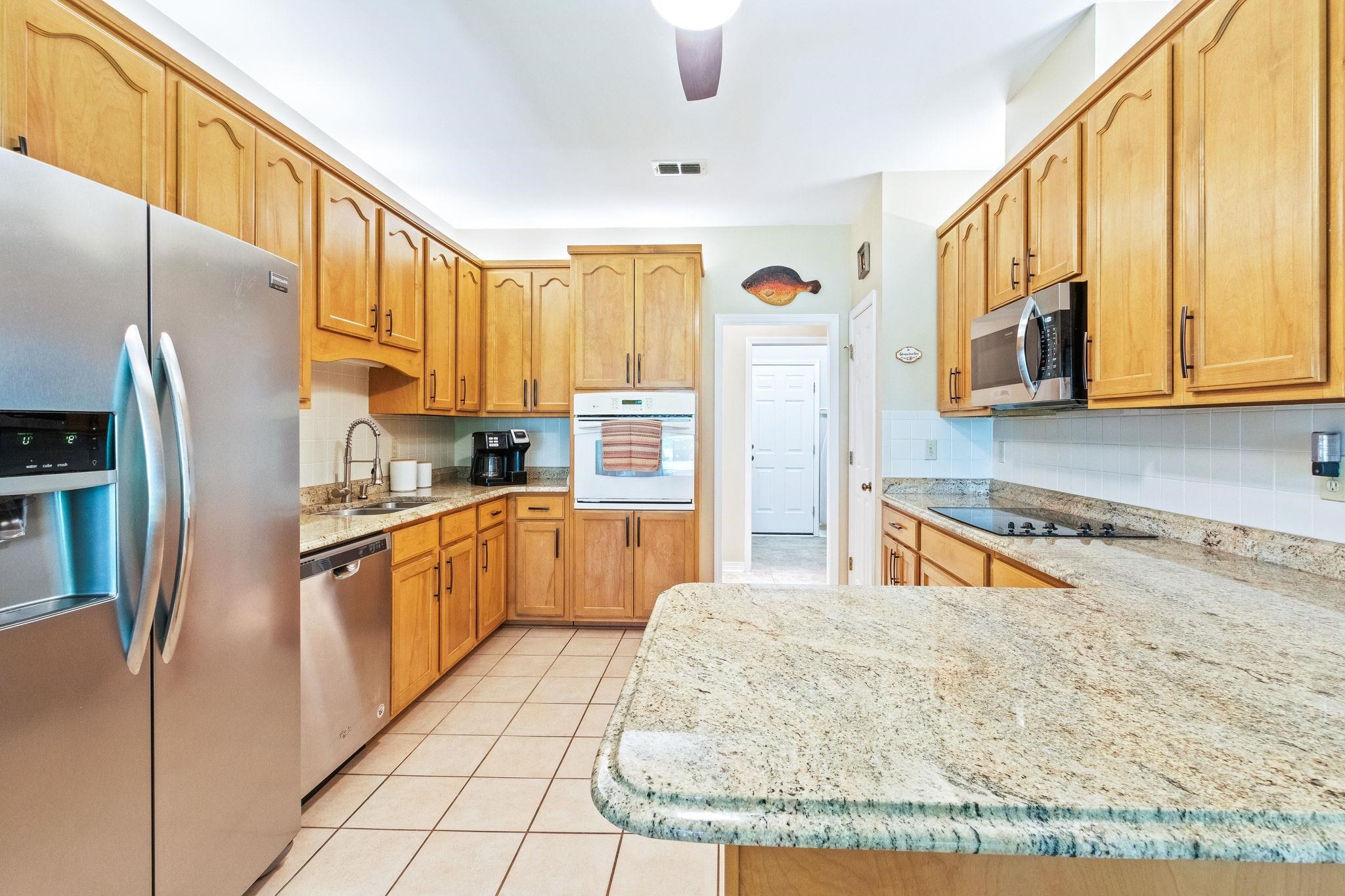 8431 Forest Drive Foley, AL 36535 - Photo 7 of 36 Kitchen