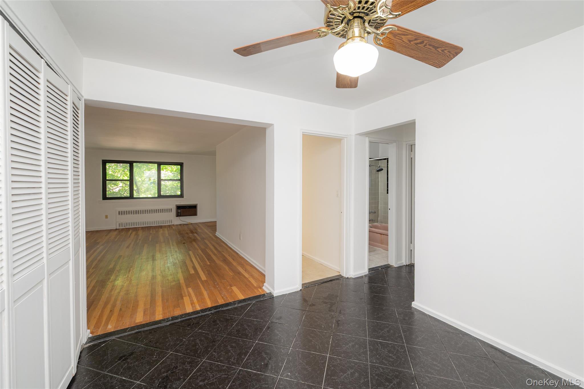 50 Brompton Road, Unit 3H Great Neck, NY 11021 - Photo 8 of 28