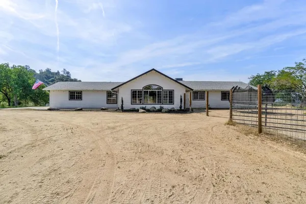 $589,999 | 30833 Pennyroyal Lane, Prather, CA 93651