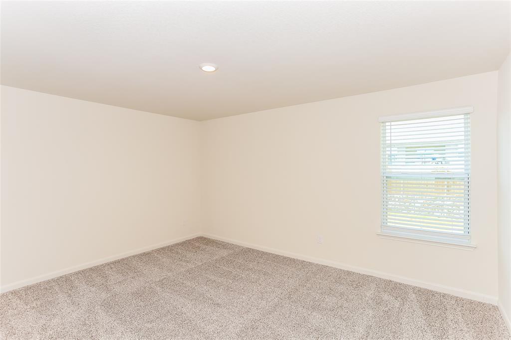 140 Switchback Hl Road Newark, TX 76071 - Photo 5 of 17 an empty room with a window