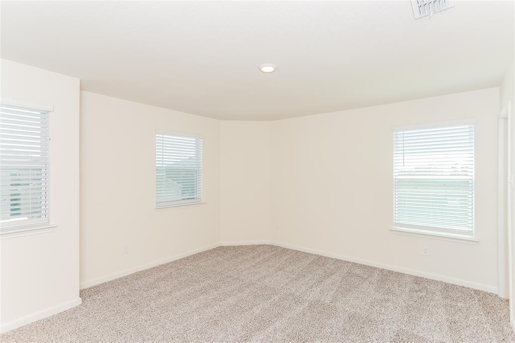 140 Switchback Hl Road Newark, TX 76071 - Photo 6 of 17 an empty room with a window