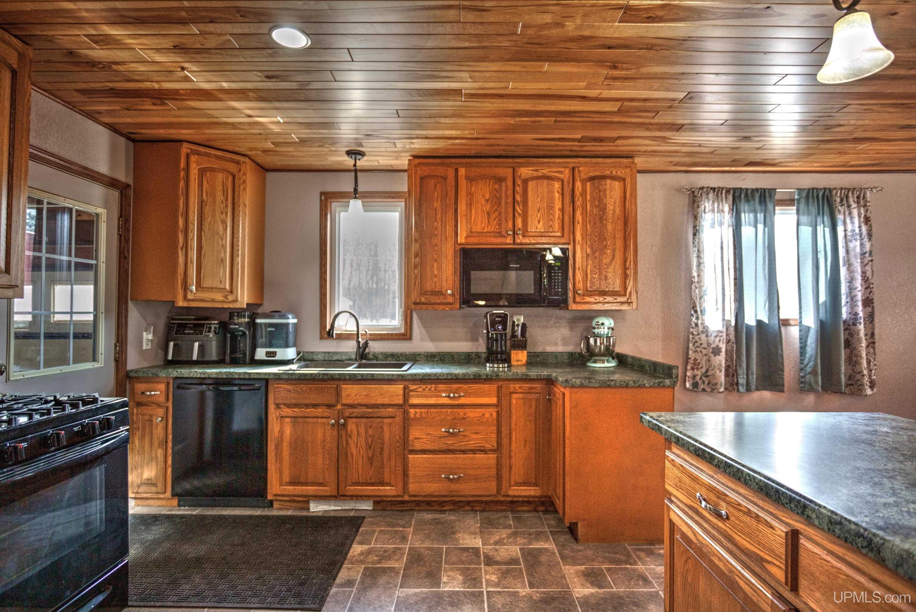 E5332 Sunset Road Ironwood, MI 49938 - Photo 10 of 41
