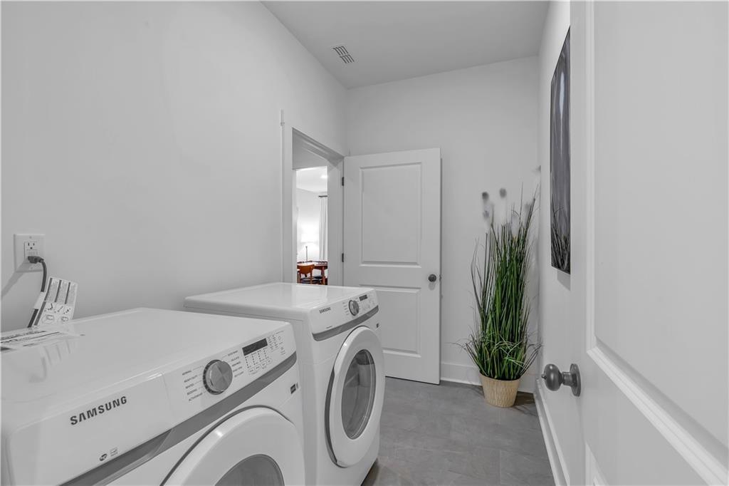 44 Puckett Road Emerson, GA 30137 - Photo 33 of 38 a utility room with dryer and washer