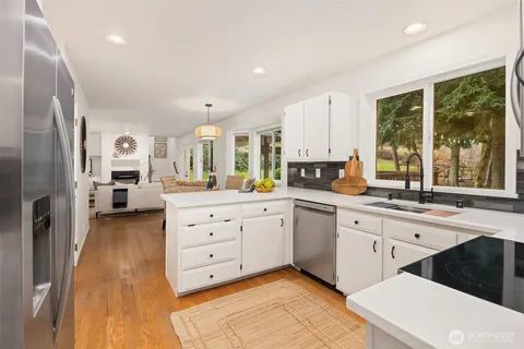 $1,250,000 | 16437 241st Avenue Southeast, Issaquah, WA 98027