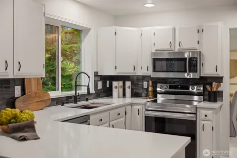 $1,250,000 | 16437 241st Avenue Southeast, Issaquah, WA 98027