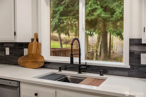 $1,250,000 | 16437 241st Avenue Southeast, Issaquah, WA 98027