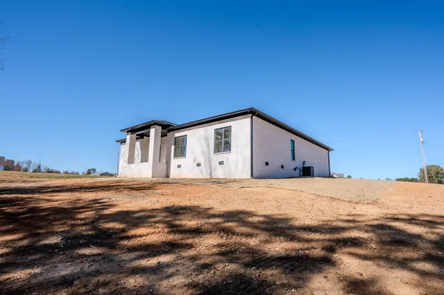 $369,999 | 200 Bear Drive, Loretto, TN 38469