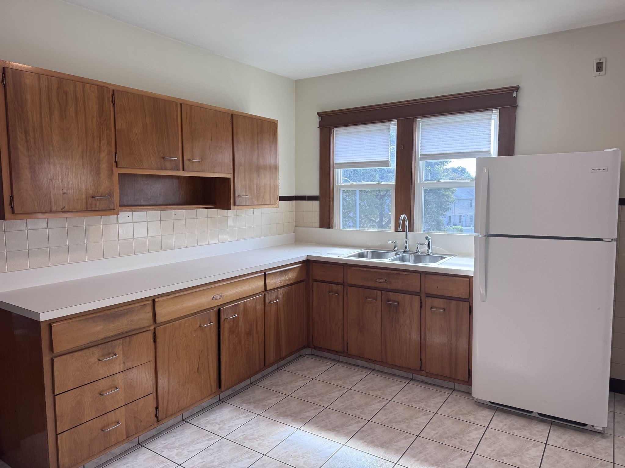 398 Lovell Street, Unit 2 Worcester, MA 01602 - Photo 18 of 35 Gallery Image 18