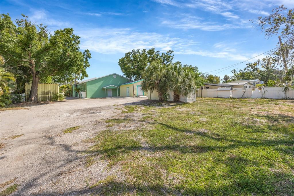 826 West Shell Point Road Ruskin, FL 33570 - Photo 4 of 32