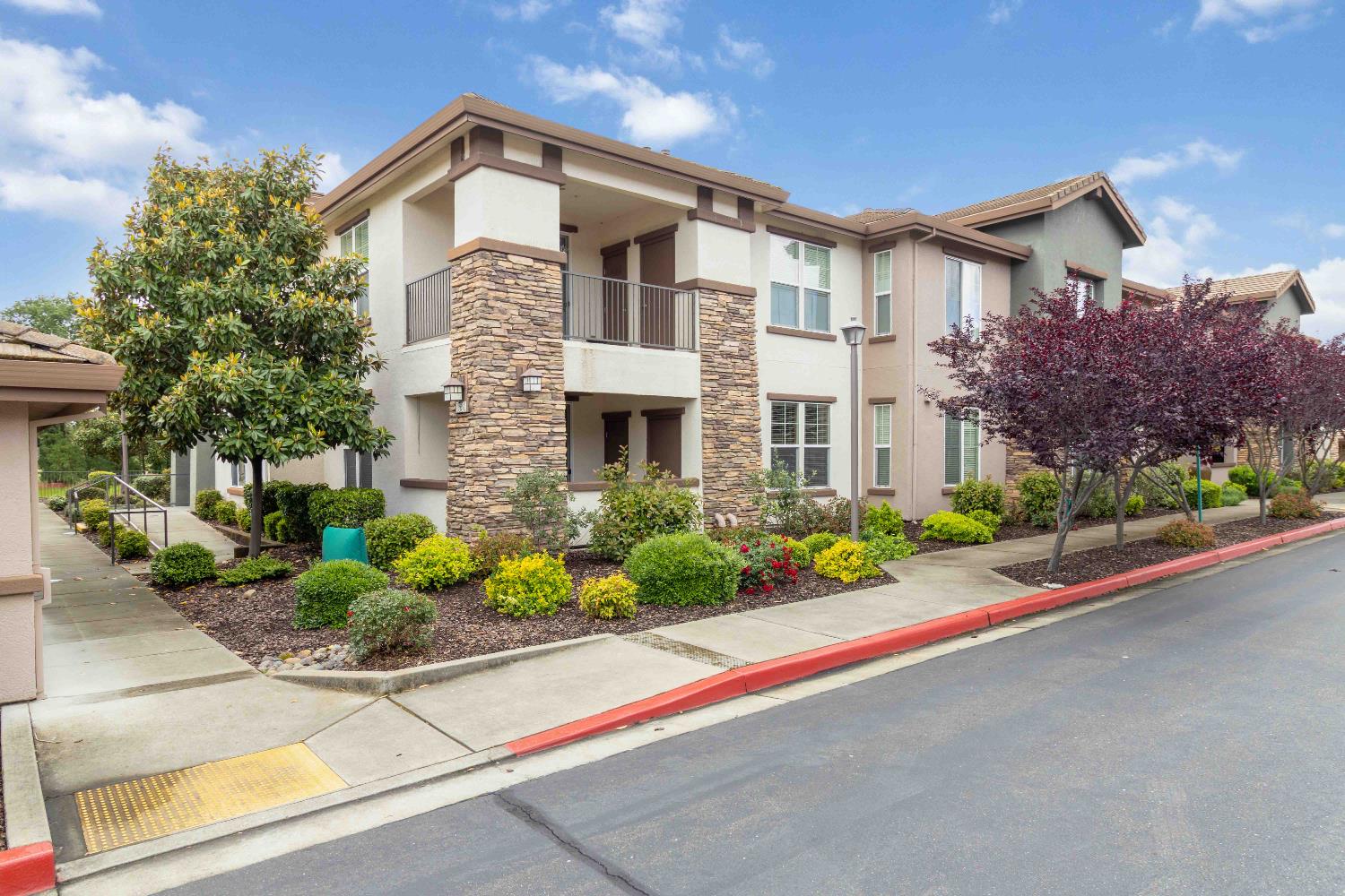 1550 Topanga Lane, Unit 101 Lincoln, CA 95648 - Photo 2 of 27 a front view of a house with a yard and potted plants