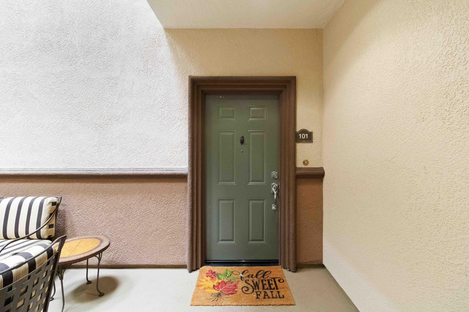 1550 Topanga Lane, Unit 101 Lincoln, CA 95648 - Photo 4 of 27 a view of a hallway with interior of the house