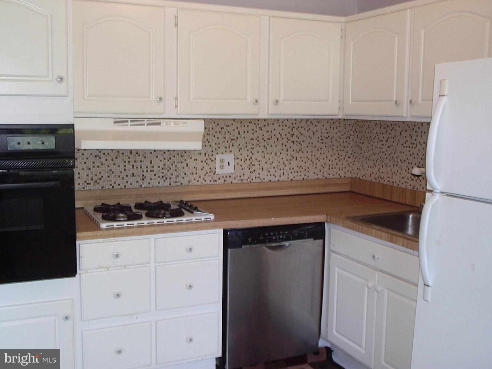 4202 Bedford Road Baltimore, MD 21208 - Photo 13 of 30 Kitchen