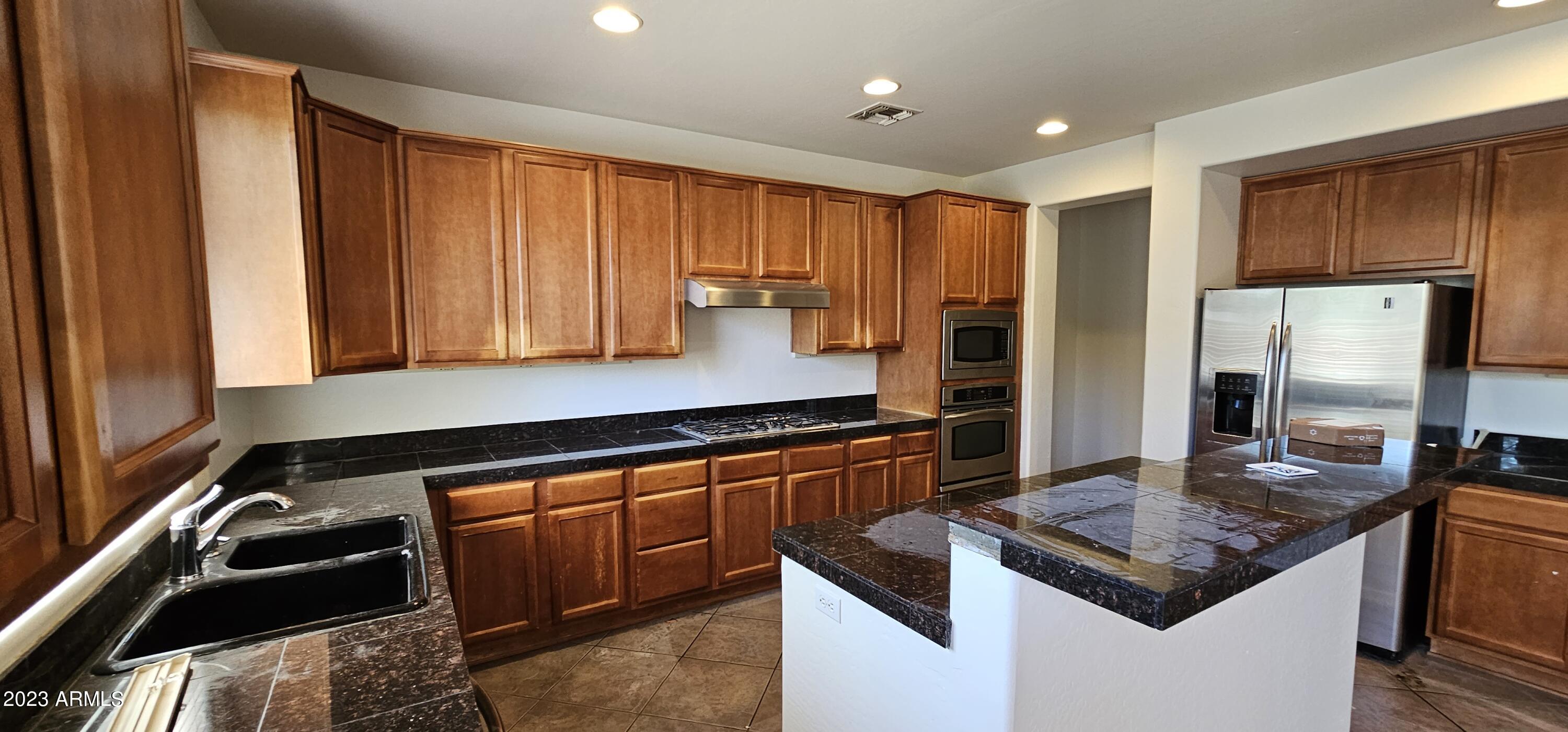 3989 East Hummingbird Lane Phoenix, AZ 85050 - Photo 10 of 18 20230620_142742