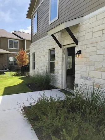 $2,200 | 516 East Slaughter Lane, Unit 901, Austin, TX 78744