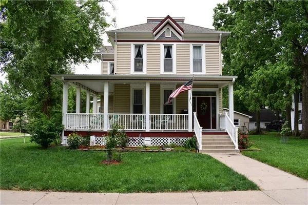 $425,000 | 703 South Cedar Street, Ottawa, KS 66067