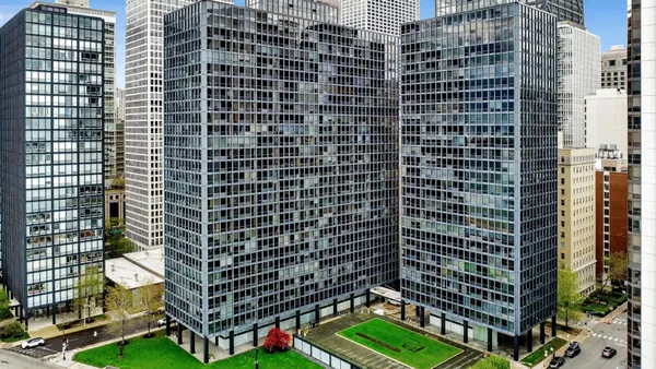 $2,450 | 900 North Lake Shore Drive, Unit 1706, Chicago, IL 60611