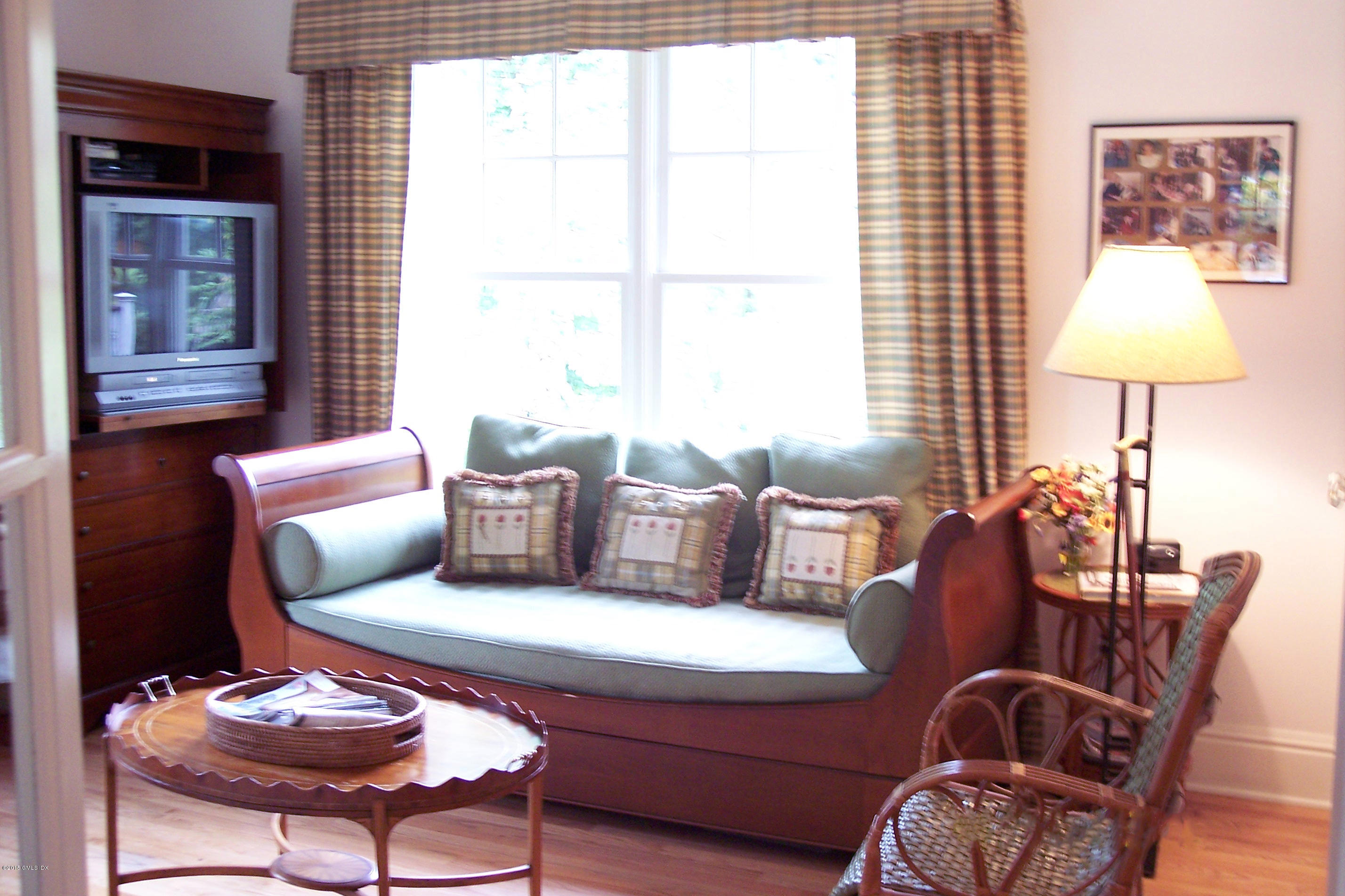 48 Arcadia Road Old Greenwich, CT 06870 - Photo 11 of 22 48 Arcadia Rd 008 copy