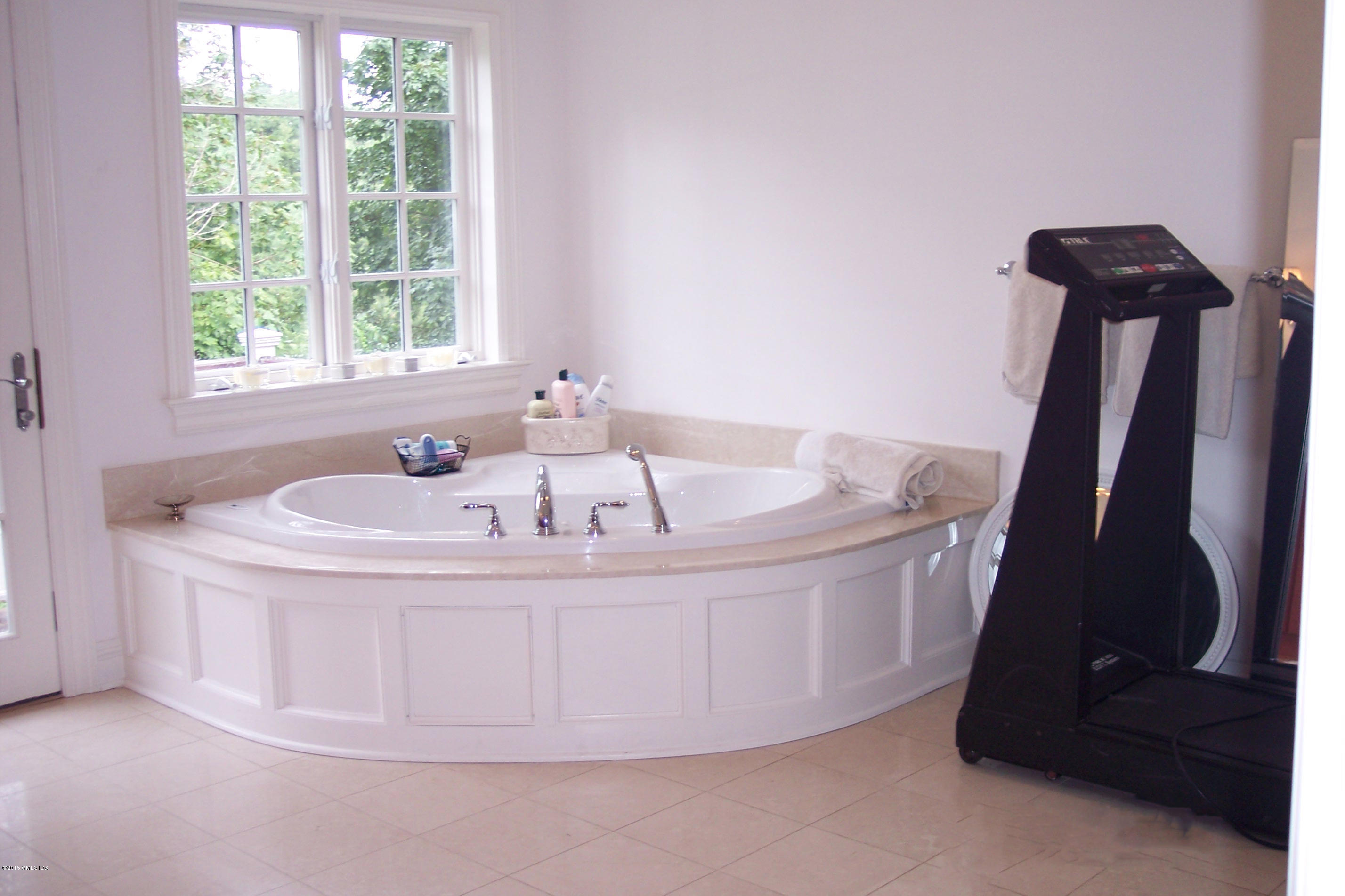 48 Arcadia Road Old Greenwich, CT 06870 - Photo 14 of 22 48 Arcadia Rd 023 copy