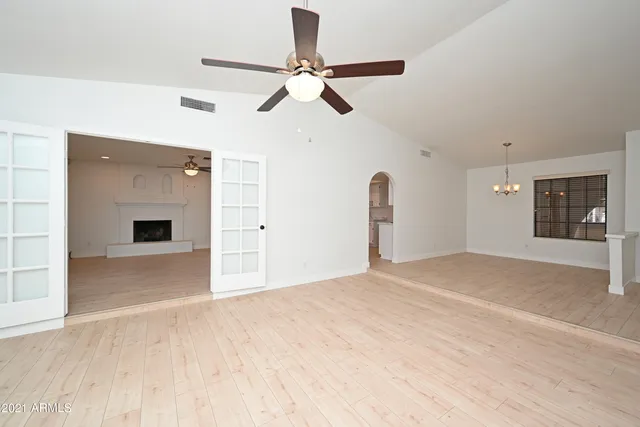 a view of empty room with a ceiling fan