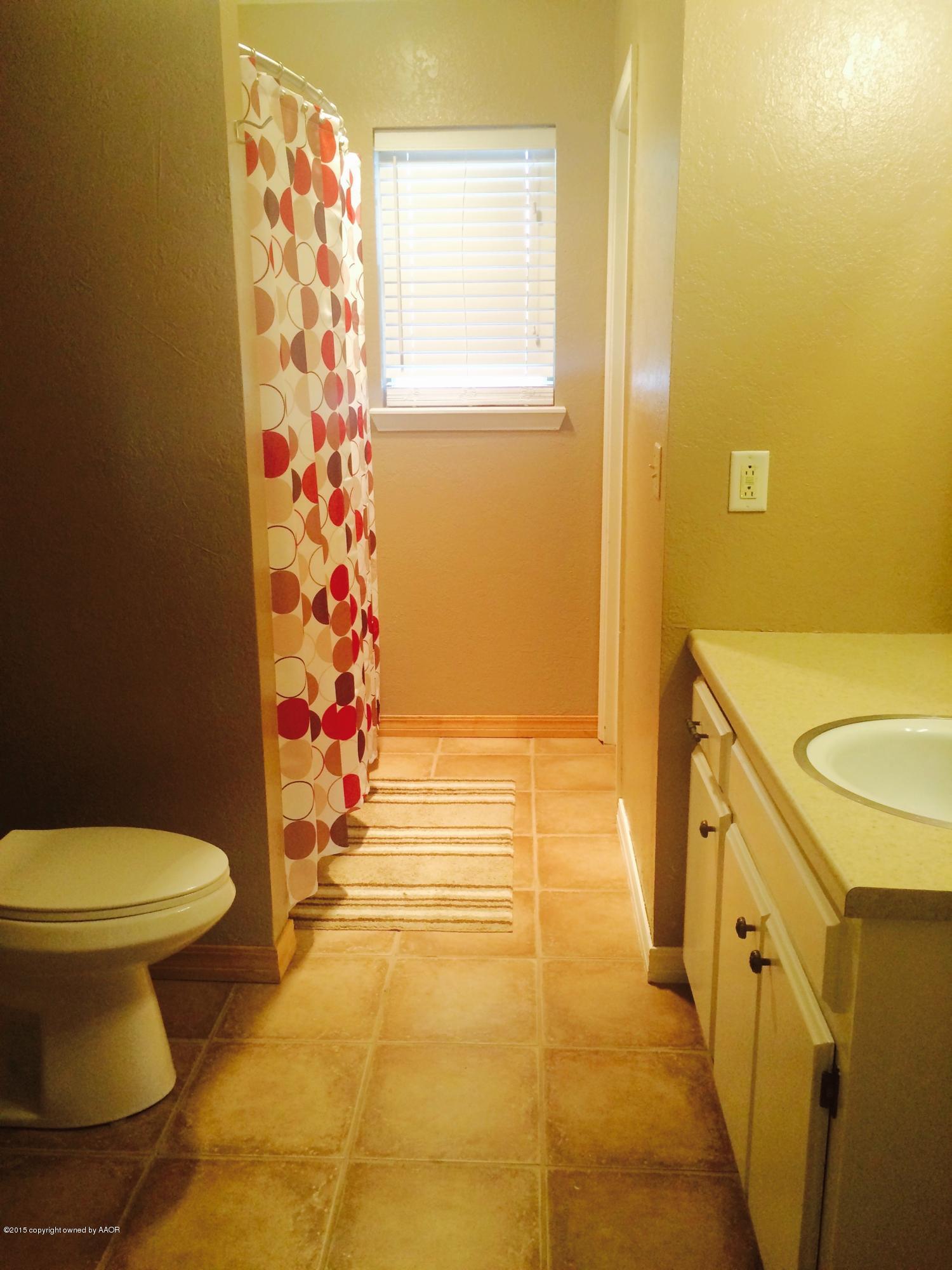 2402 Southwest 49th Avenue Amarillo, TX 79110 - Photo 4 of 6 Hall Bath 49th