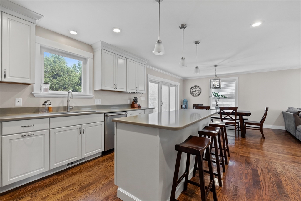 10 Ralph Road Peabody, MA 01960 - Photo 4 of 29 Gallery Image 4