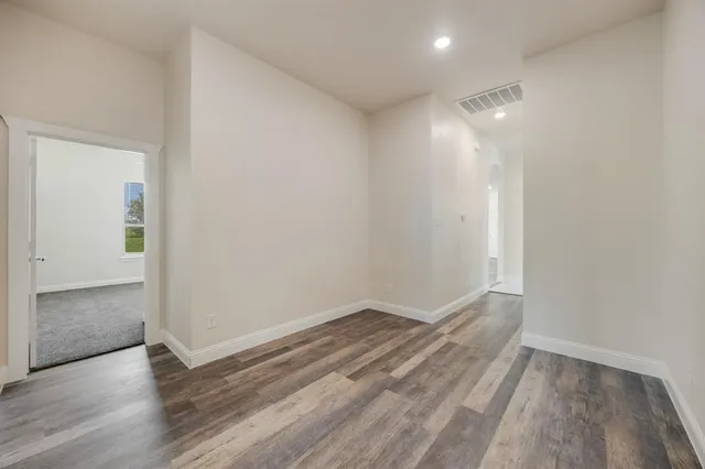 an empty room with closet and a ceiling fan